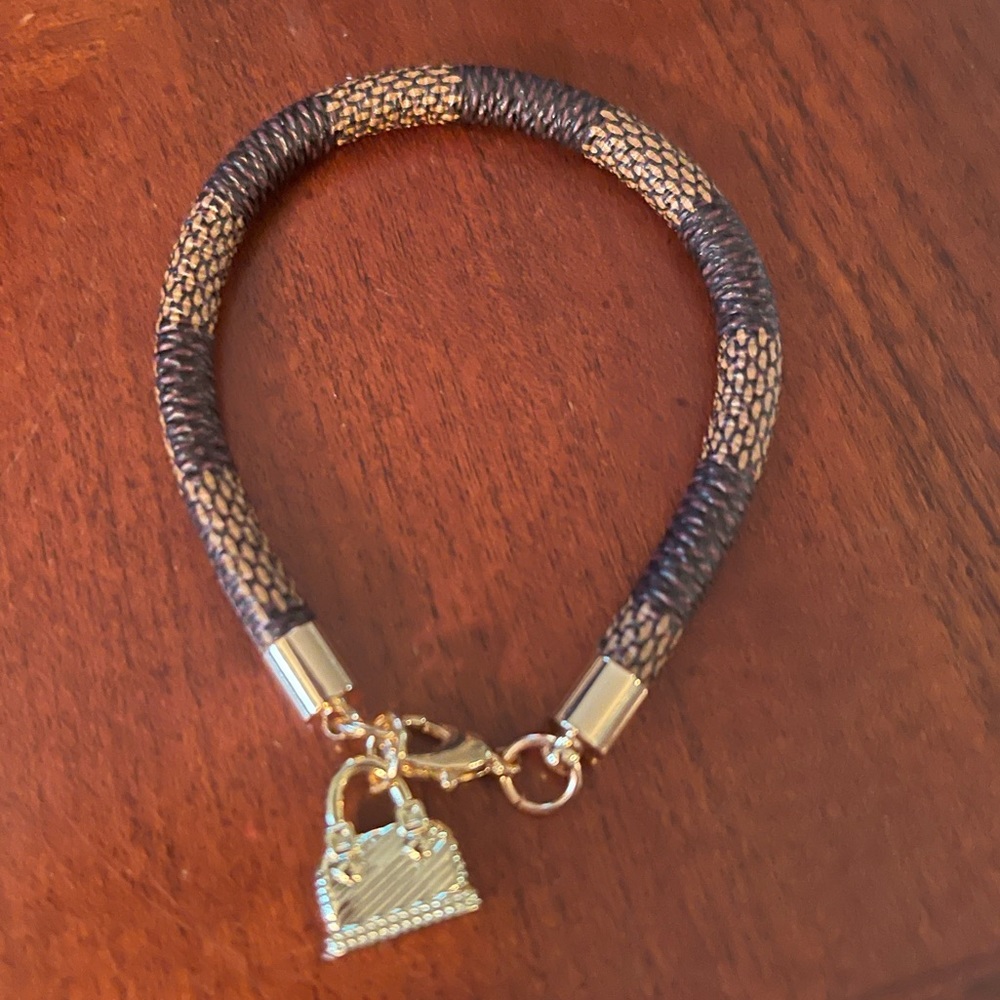 Designer Inspired Brown Checkered Gold Plated Bag Purse Charm Clasp Bracelet - Picture 5 of 10